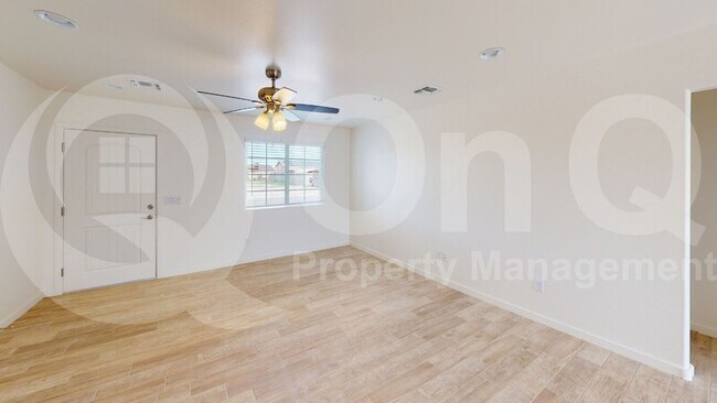 Foto del edificio - 9943 W Bradshaw Dr