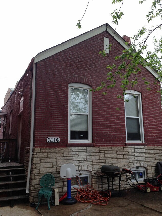 $300 off if you rent this month!!! Renova... - $300 off if you rent this month!!!  Renova...
