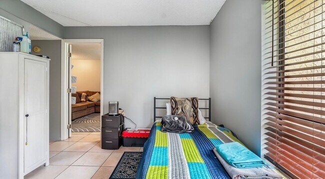 Foto del edificio - 2355 SW 15th St