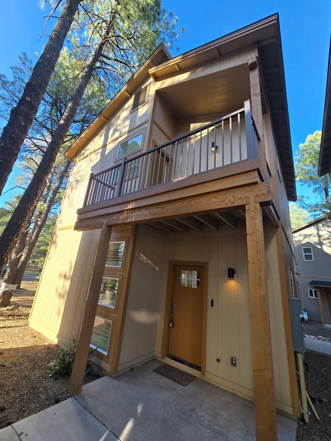 Building Photo - Beautiful, Newly-Built, Townhouse w/A/C & ...