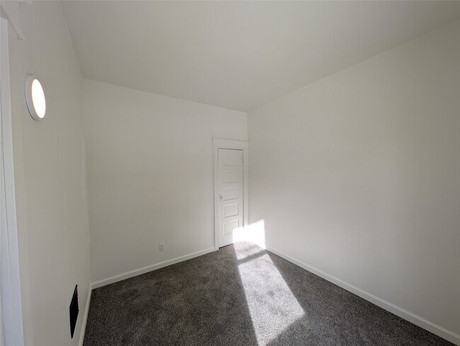 Foto del edificio - 502 E 2nd St