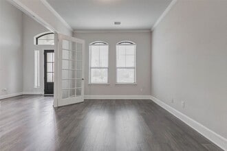 Building Photo - 30627 S Creek Way