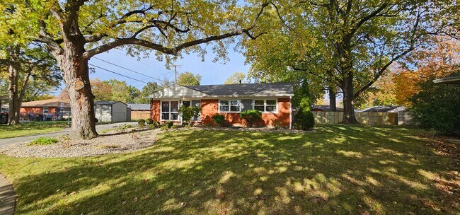 Building Photo - HOUSE FOR RENT