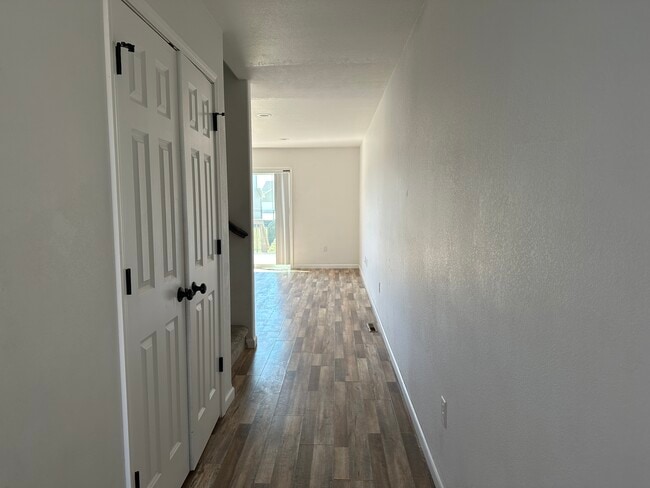 Building Photo - 745 Cathy Dr W