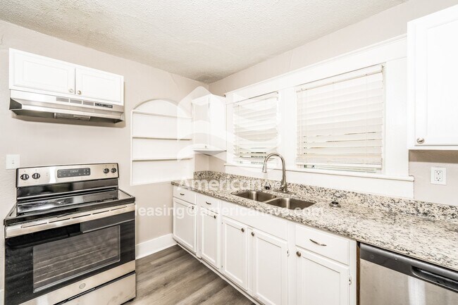 Foto del edificio - 1746 Center St S