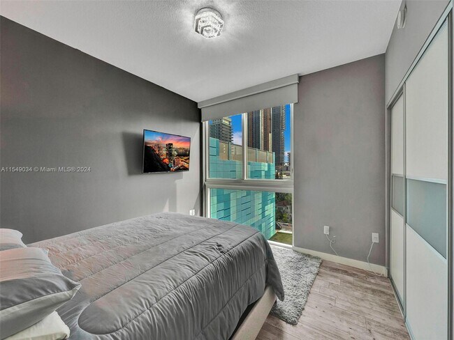 Foto del edificio - 600 NE 27th St