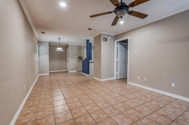 Foto del edificio - 2428 Forest Brook Ln