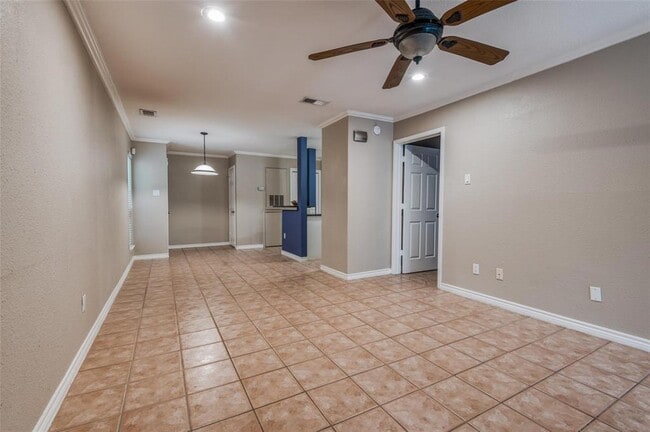Building Photo - 2428 Forest Brook Ln