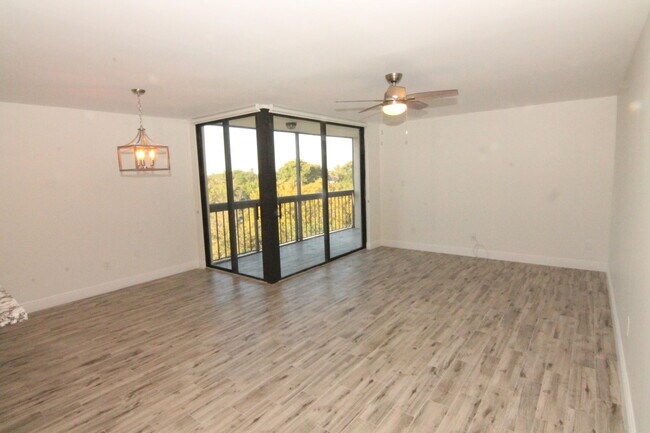 Building Photo - 950 Lavers Cir