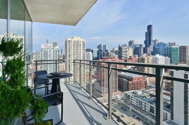 Building Photo - 360 N Halsted St