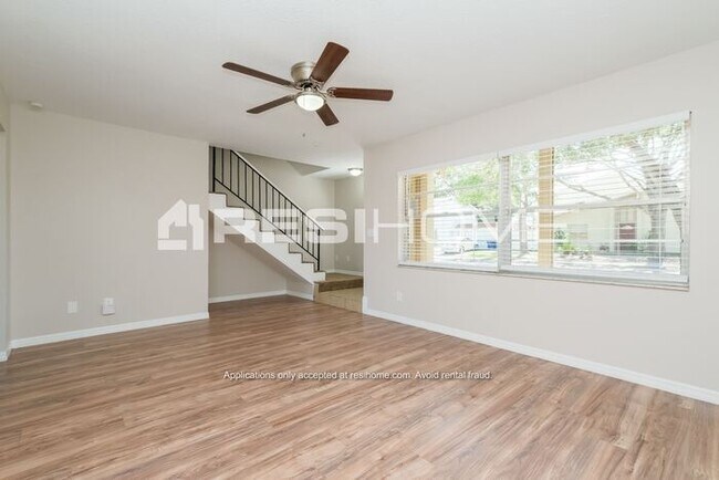 Building Photo - 2038 Los Lomas Dr