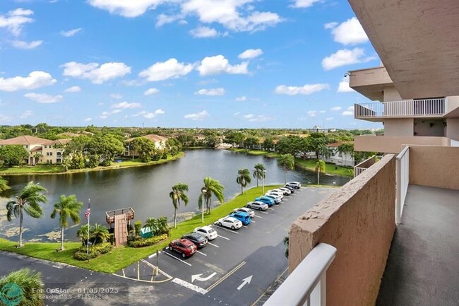 Foto del edificio - 250 Jacaranda Dr