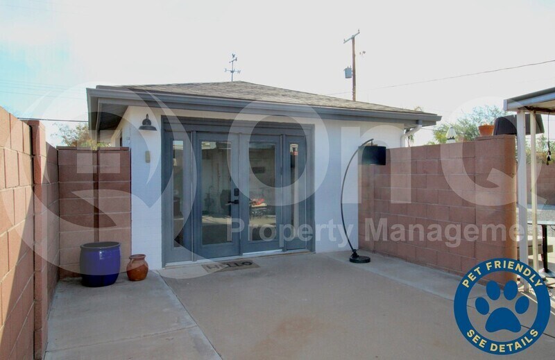 Primary Photo - 2139 W Clarendon Ave