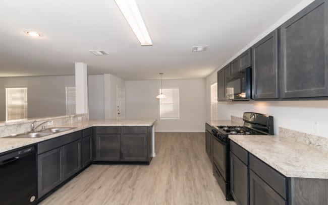 Foto del edificio - 8601 Wilkins Oaks Dr
