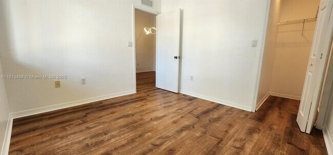 Foto del edificio - 945 NE 33rd Terrace