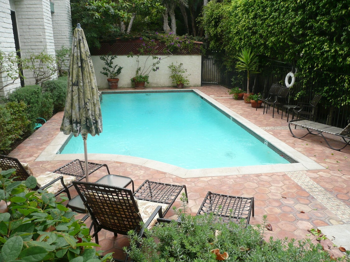 Primary Photo - 502 San Vicente Blvd