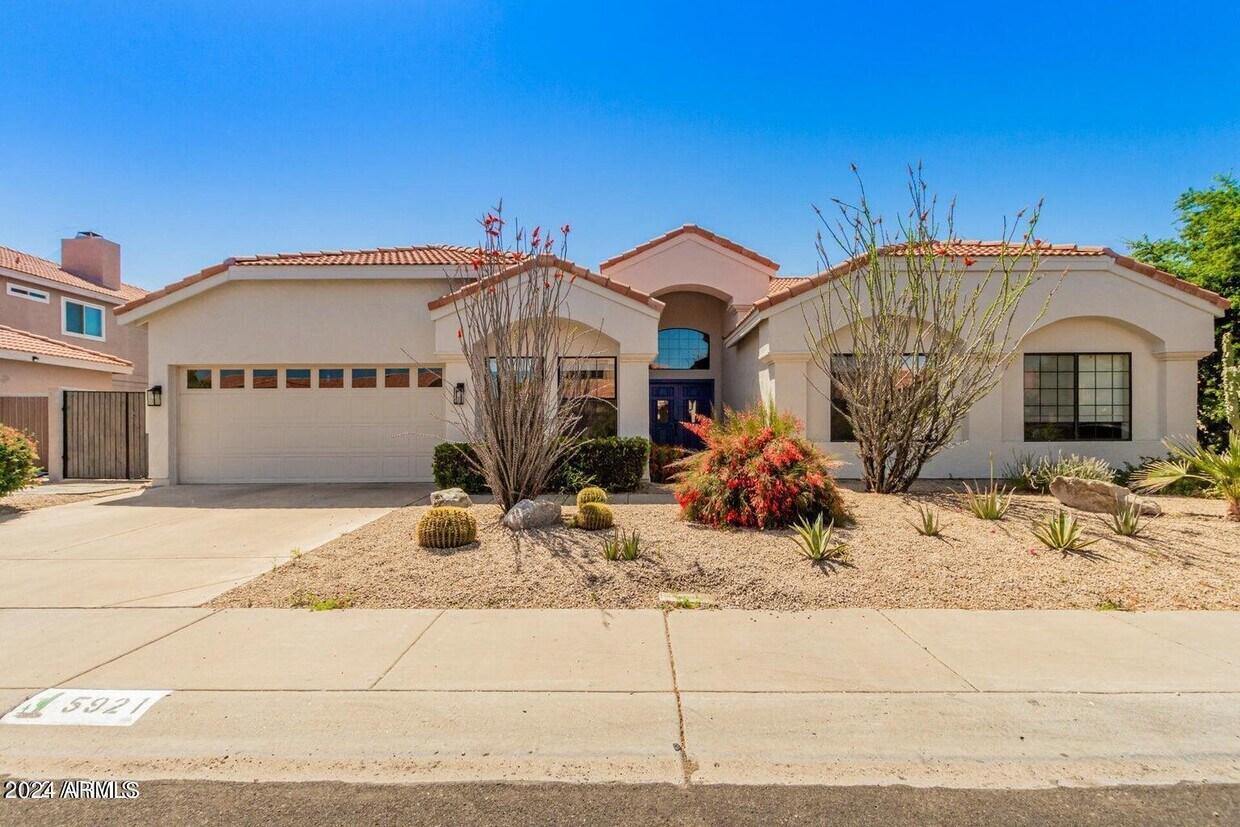 Foto principal - 5921 E Grandview Rd