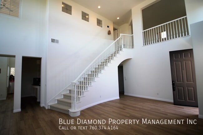 Building Photo - Upgraded 2 BR, 2.5 BA with a large loft in...