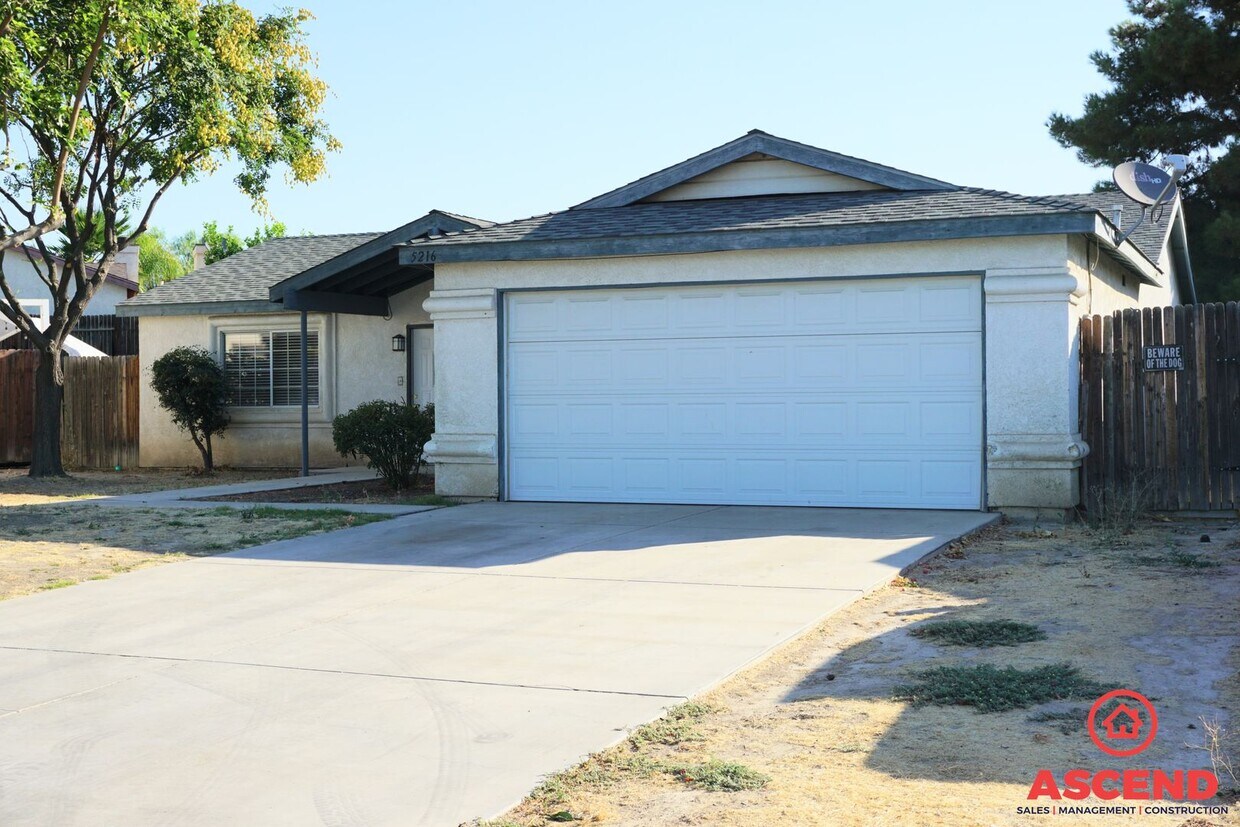 Primary Photo - Beautiful Home Located off Oswell and Brun...