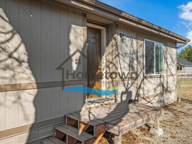 Building Photo - 2 Bedroom 1 Bathroom Home with Off-Street Parking Available in Athol!