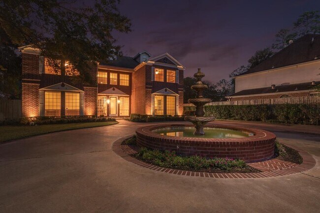 Building Photo - 30 E Shady Ln