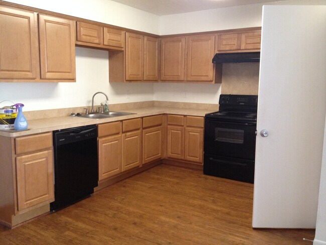 Building Photo - 2 Bedroom Home in Wolf Pen District