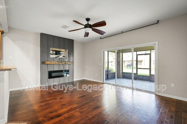 Foto del edificio - 13354 Solar Dr