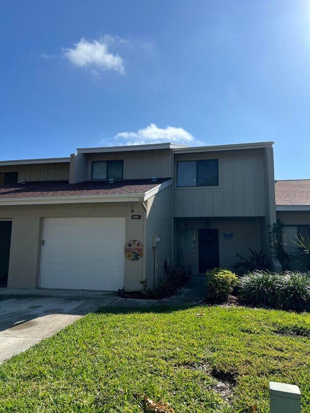 Primary Photo - 1584 SW Crossing Cir
