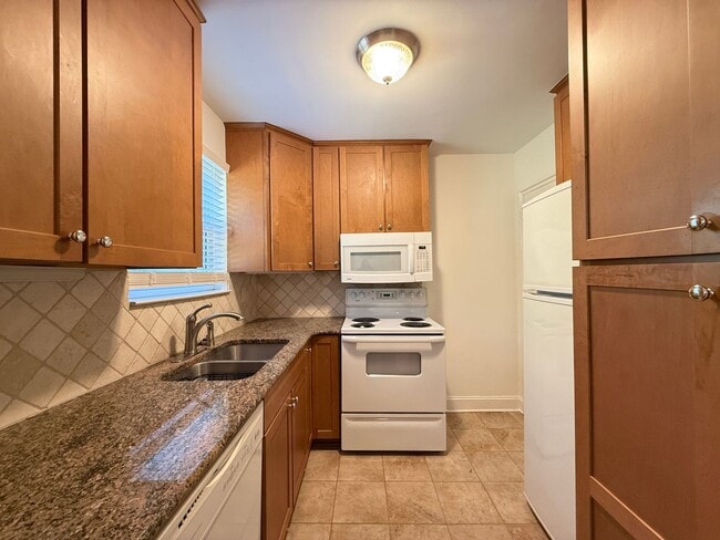 Building Photo - 715 N Avalon Rd