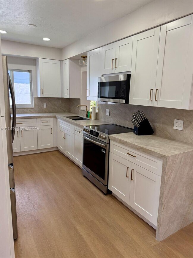 Foto del edificio - 1215 SW 15th St