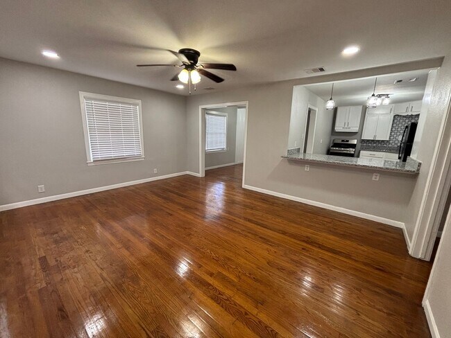 Foto del edificio - 3 Bedroom 2 Bath with Separate Mother in Law Suite