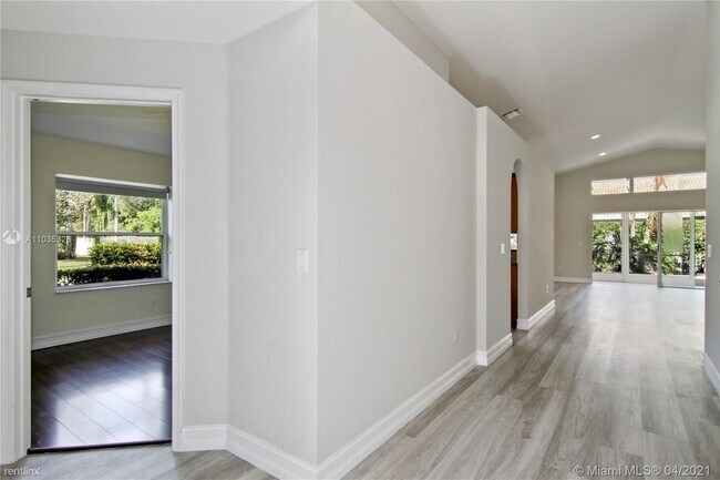 Foto del edificio - 3 br, 2 bath House - 22812 Royal Crown Ter