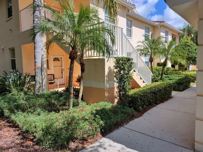 Foto del edificio - Seasonal Short-Term Ground Floor Condo loc...