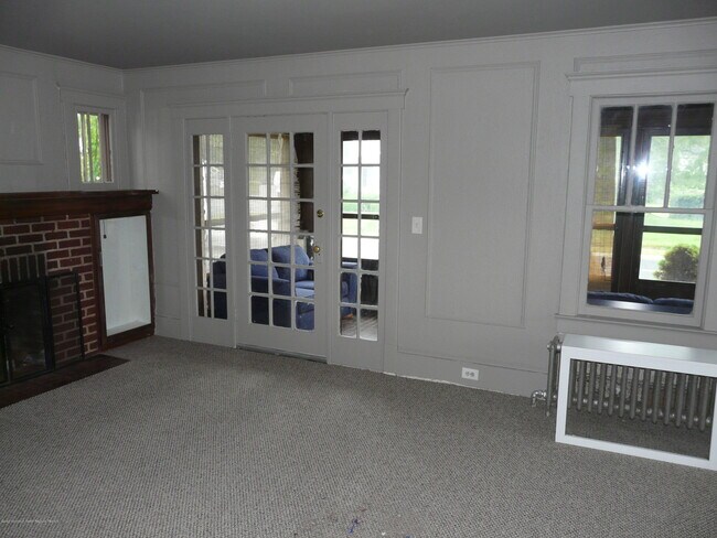 Building Photo - 45 W Sylvania Ave