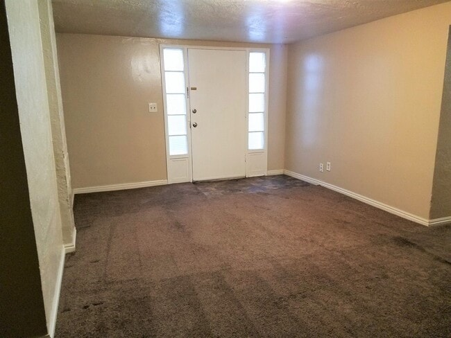 Building Photo - 218 S Lakeview Dr