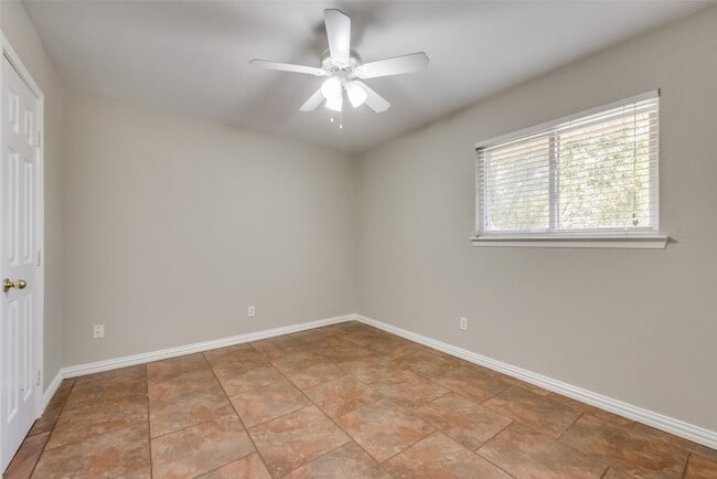 Foto del edificio - 5605 Valley Mills Dr
