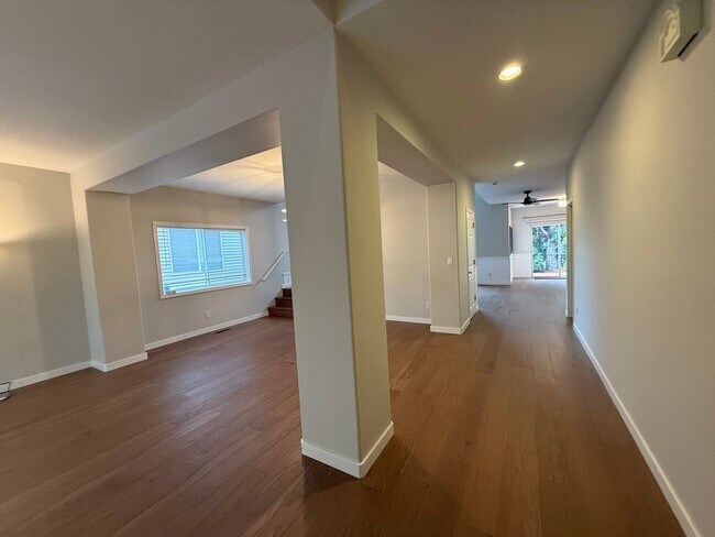 Foto del edificio - GORGEOUS Bethany 4 bed, 2.5 bath home! HUGE bonus room, large deck & Fenced back yard! 2 car gara...
