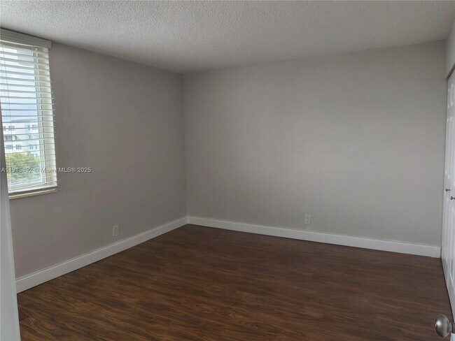 Foto del edificio - 9143 SW 77th Ave