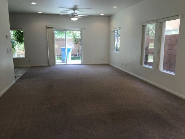 Building Photo - 863 Park Walk Ave