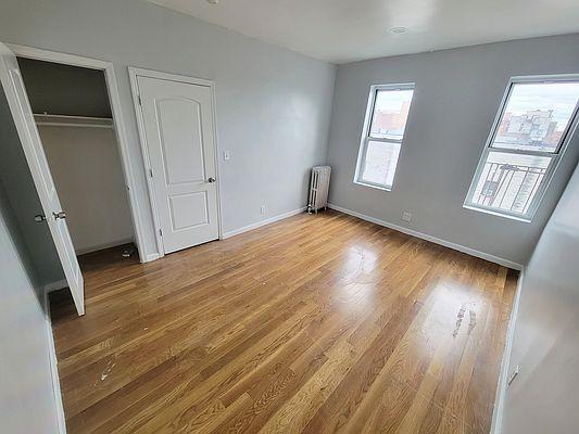 Foto principal - 2 bedroom in Bronx NY 10452