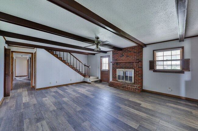 Foto del edificio - 4 BD, 2 BA Charming Brick Home in Dresden!