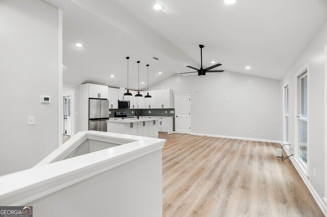 Foto del edificio - 335 Harris Rd