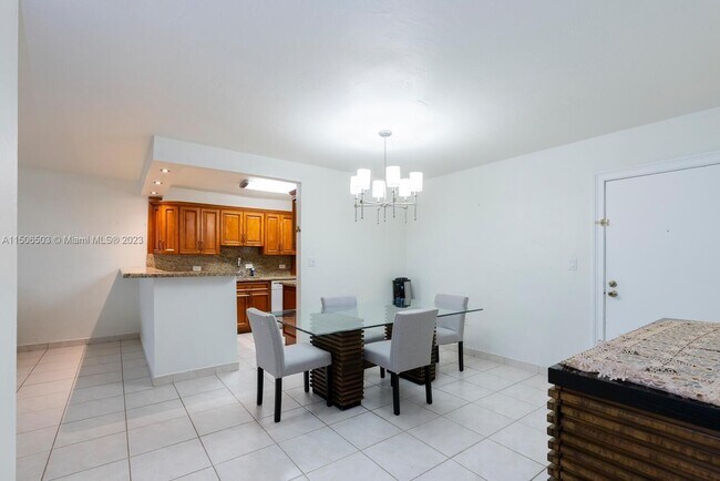 Foto del edificio - 6900 N Kendall Dr