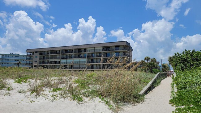Building Photo - Fully Furnished Condo in the heart of Cocoa Beach-Available 10.1.24 to 4.30.25