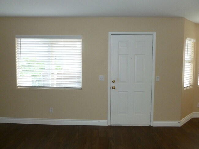 Building Photo - 6556 Wilma Ave