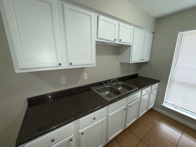 Foto del edificio - 2118 Thousand Oaks Dr