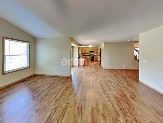 Foto del edificio - 2395 Featherwood Drive