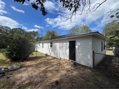 Building Photo - 914 Dooley Ave