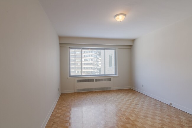 Building Photo - 3555 Chem. de la Côte-des-Neiges