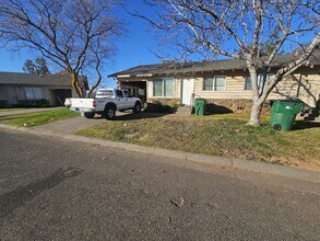 Building Photo - 211 McLane Cir